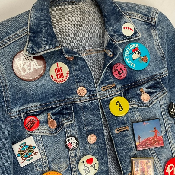 Vintage Jean Jacket Custom 80s 90s Pinback Buttons Pins Blue Denim Size Small - Picture 3 of 9